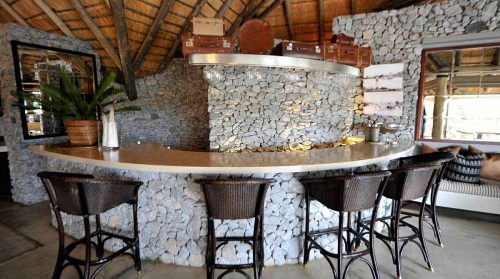 Le bar de l'hôtel à Londolozi