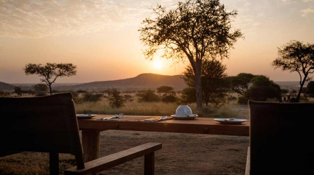 Le coucher de soleil sur les plaines du Serengeti