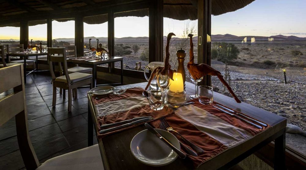 Dinez face à la nature à Namib