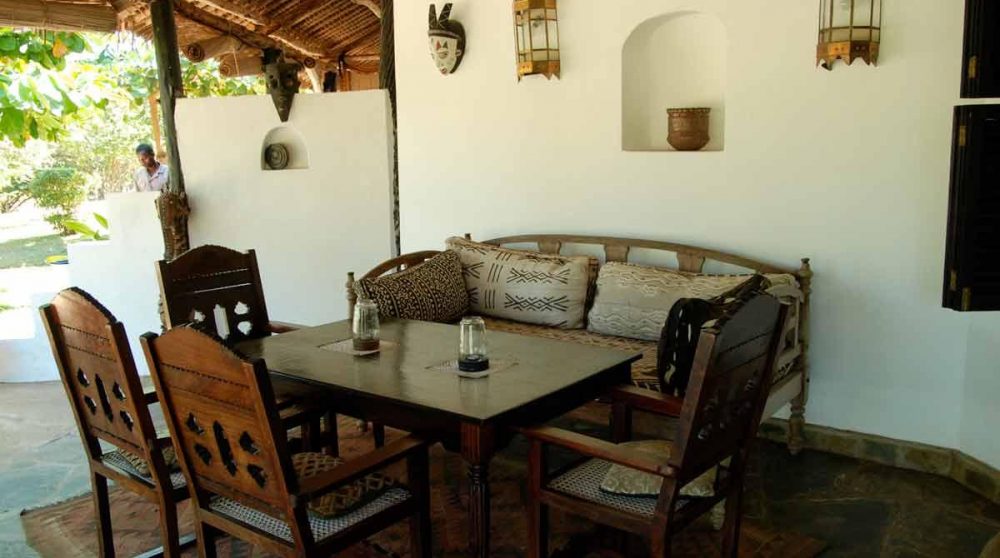 Table sur la terrasse