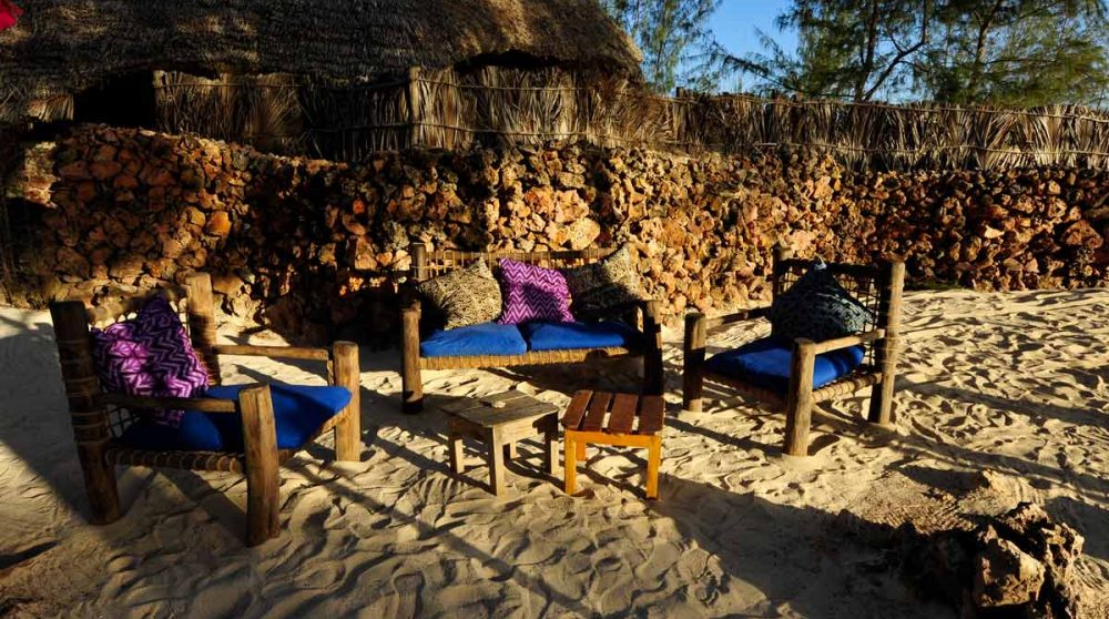 Détente les pieds dans le sable en Tanzanie