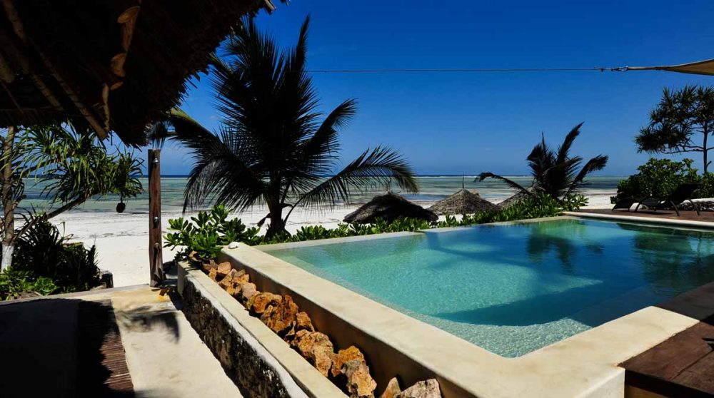 La piscine et la plage en Tanzanie