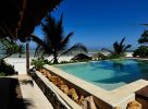 La piscine et la plage en Tanzanie