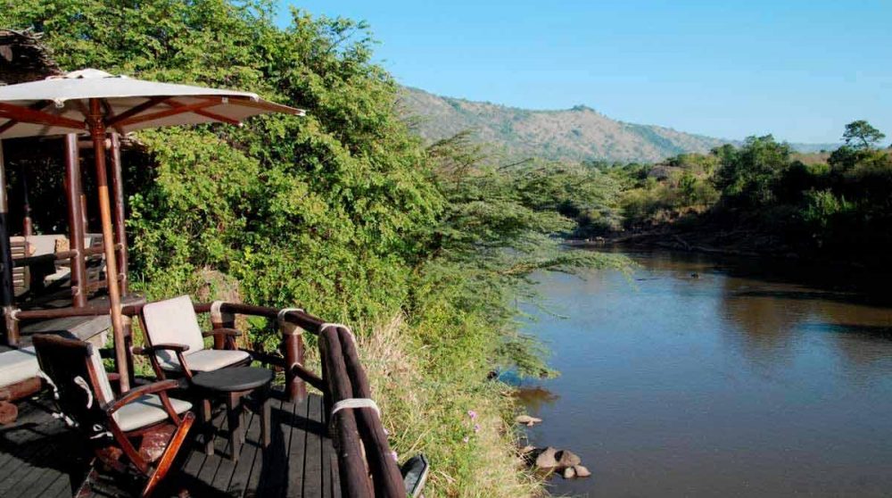 Fauteuils pour se reposer sur la terrasse