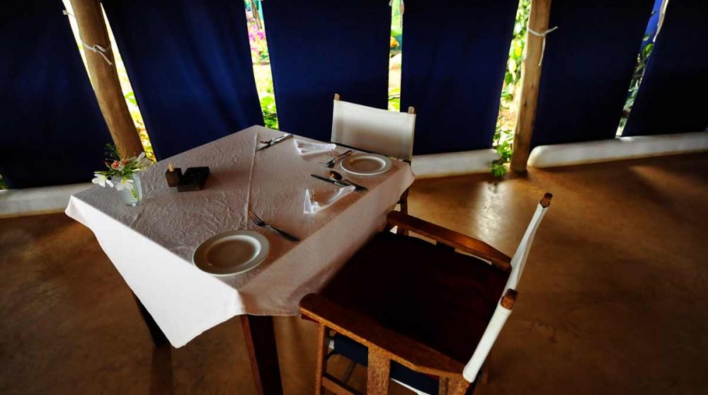 Une table pour déjeuner