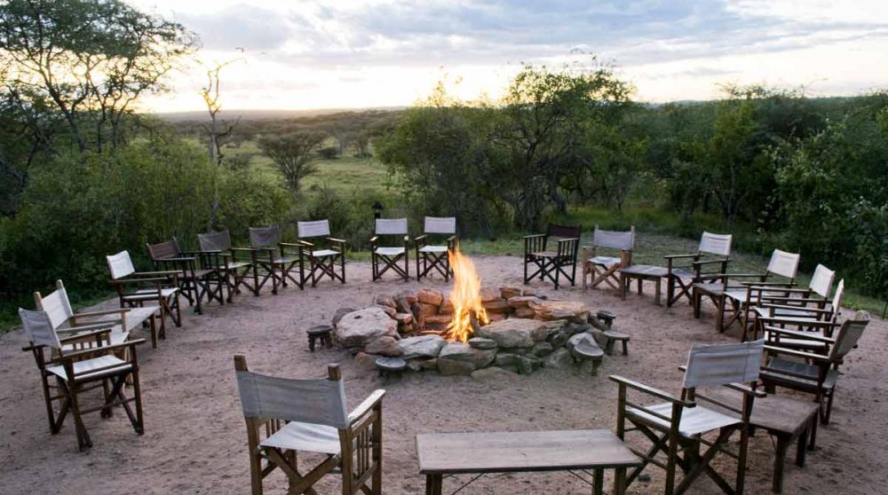 Le feu de camp le soir