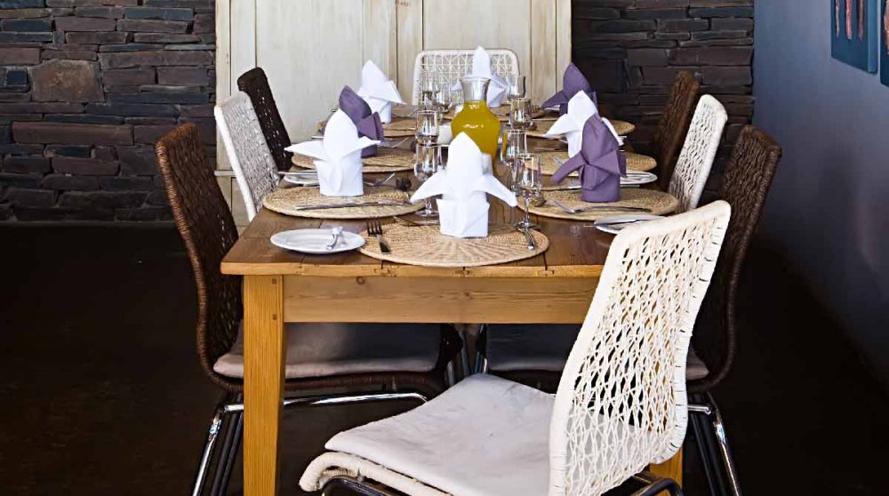 Une table pour déjeuner