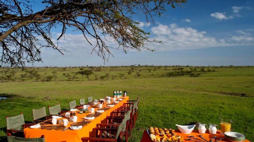 Un beau temps pour déjeuner dans le jardin