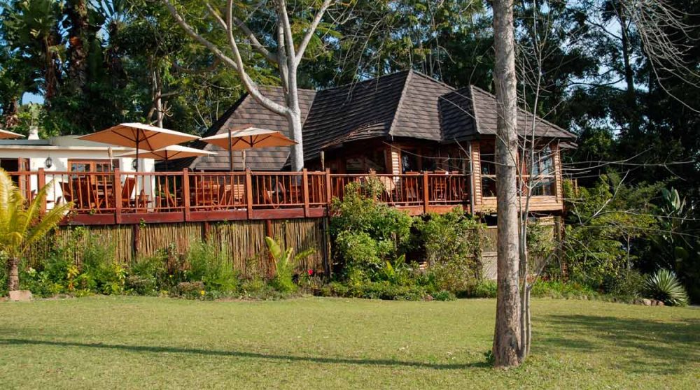 Le jardin avec la terrasse