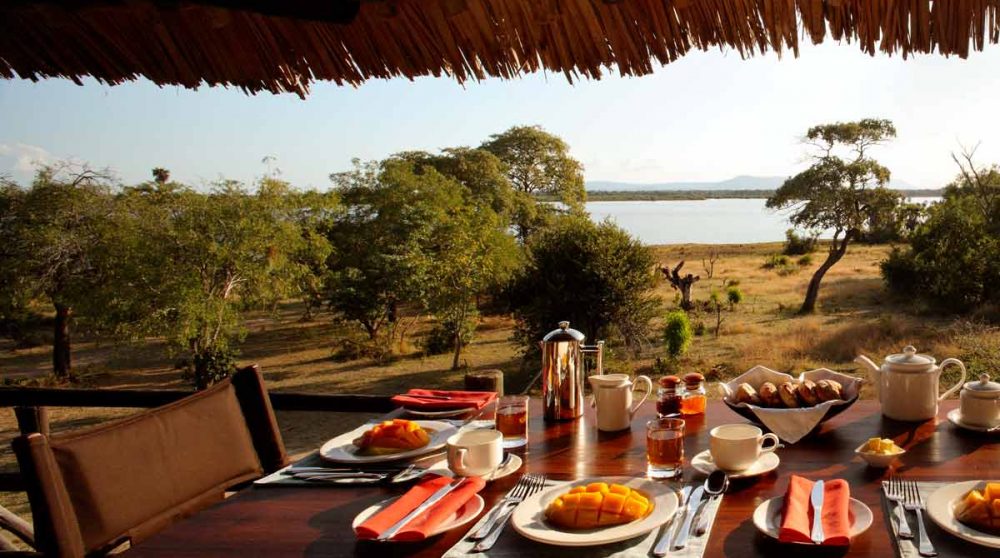Petit-déjeuner face au lac Nzerakera