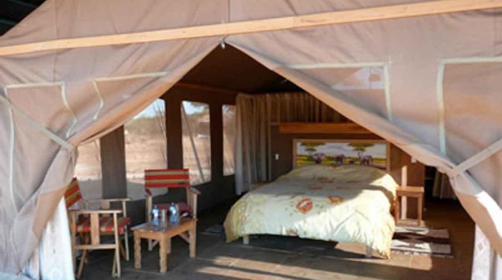 Une chambre dans une tente