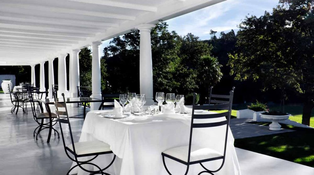 Déjeuner sur la véranda