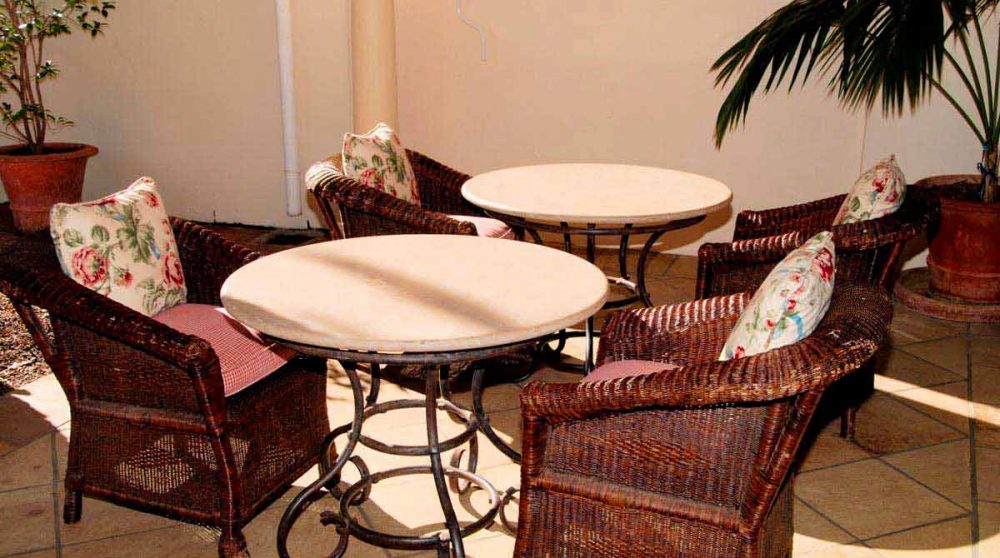 Tables dans la véranda