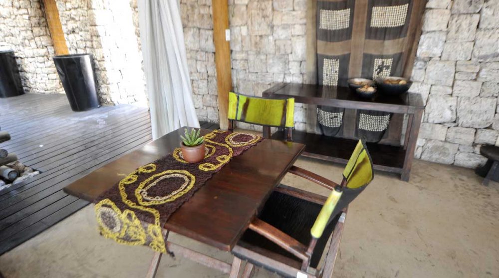 Une table pour déjeuner