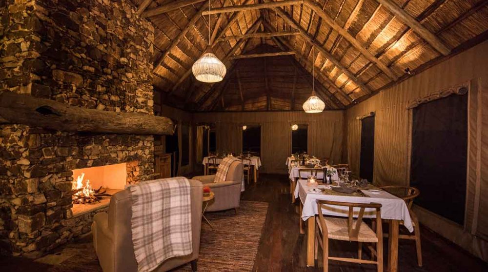 Diner dans le salon en Tanzanie