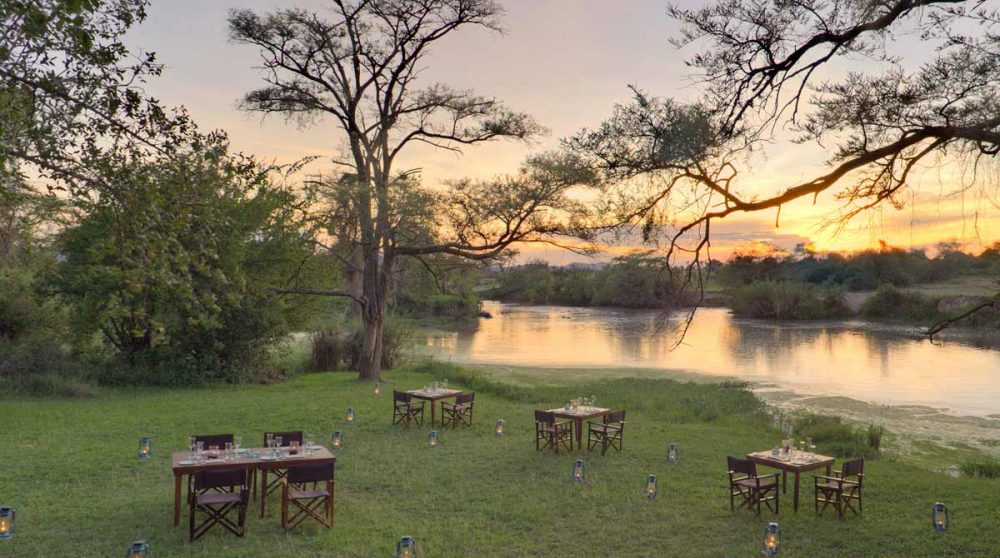 Le diner se prépare sur les berges de la rivière Grumeti
