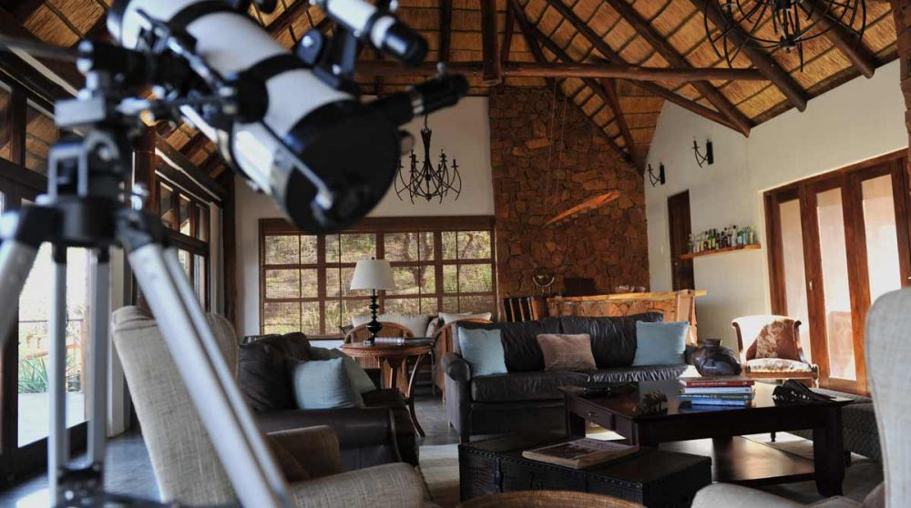 Le salon à l'Esiweni Lodge