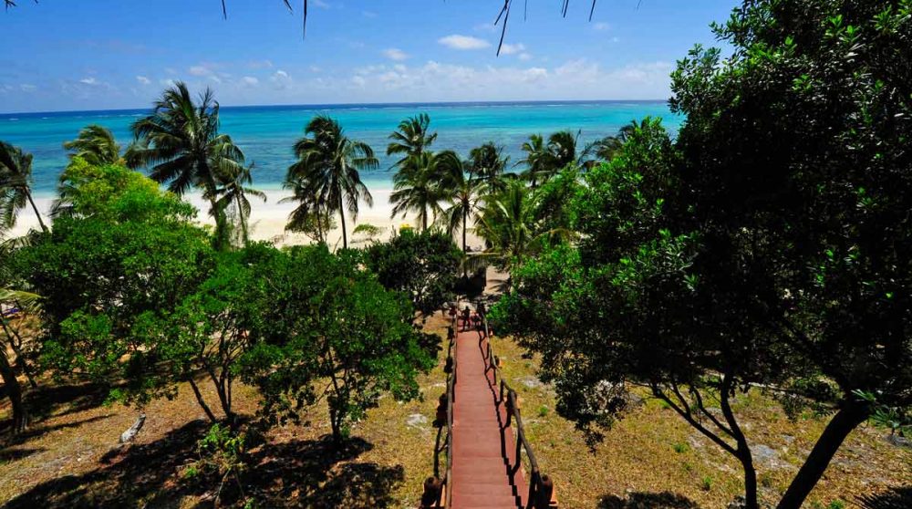Vue plongeante sur l'océan au Kichanga Lodge