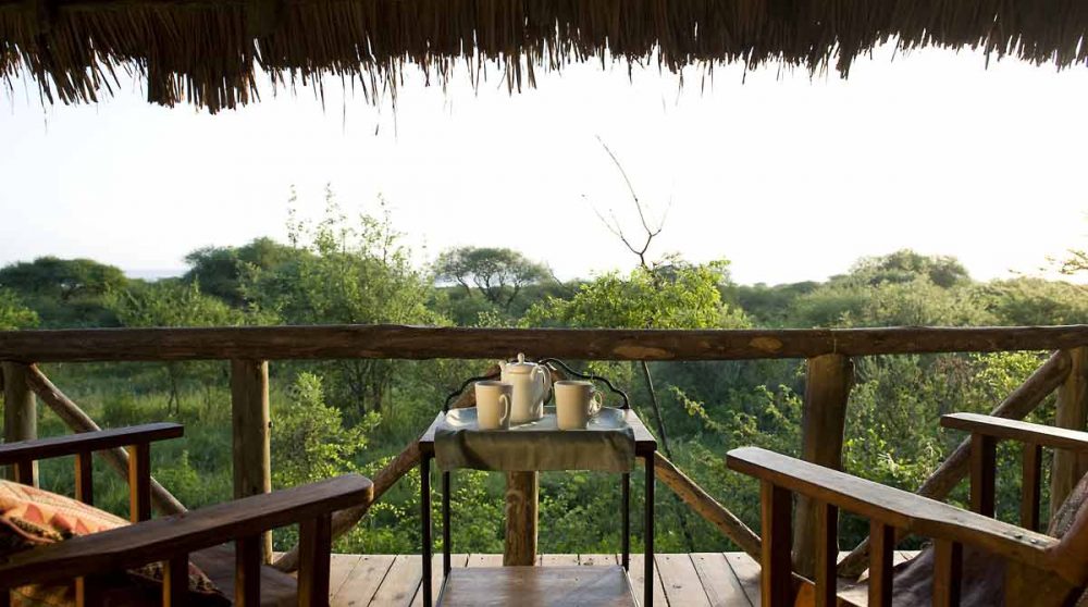 La terrasse d'une tente du Lake Burunge tented Camp