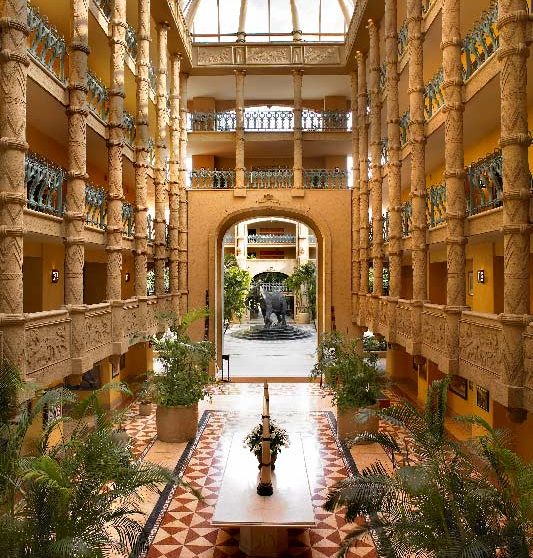 Les couloirs donnant aux chambres du Palace Lost City