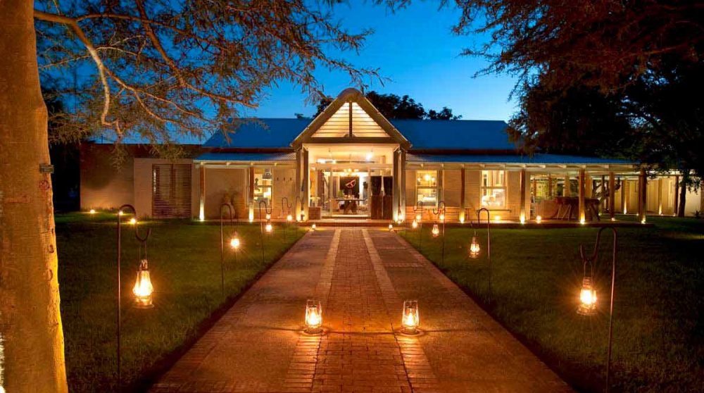 L'hôtel Morukuru Farm House de nuit