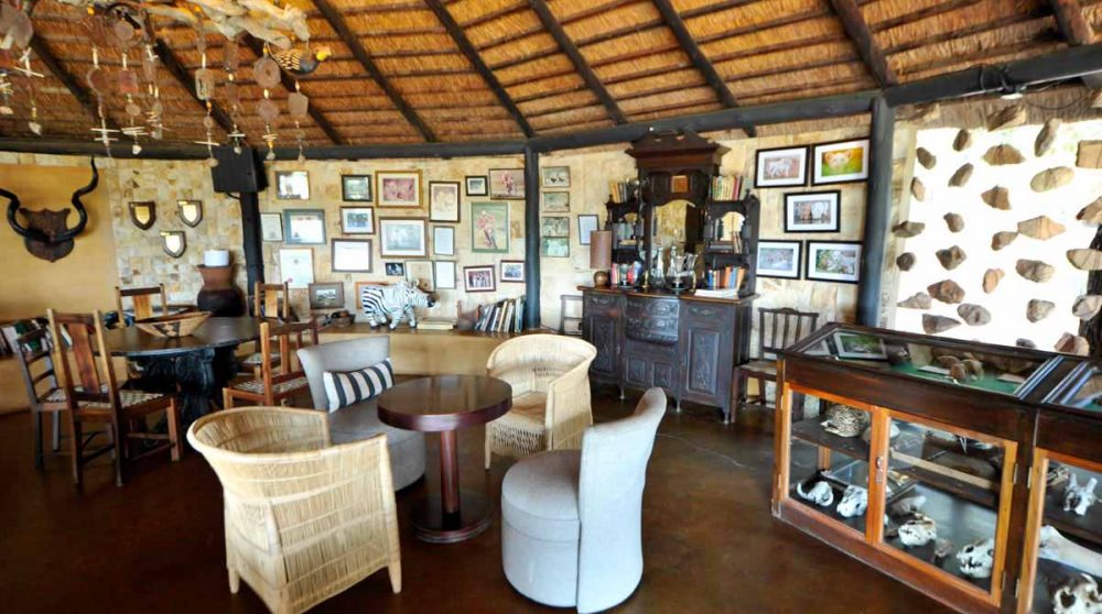 Salon avec décoration au Motwari