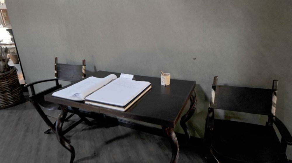 Livre de remerciements au Mushara Lodge