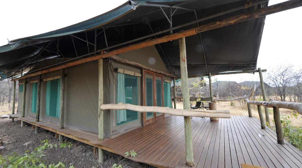 Extérieur d'une tente du Ongava Tented Camp