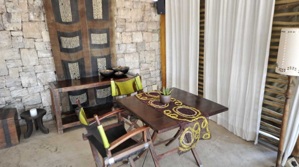 Table à l'Onguma Tented Camp