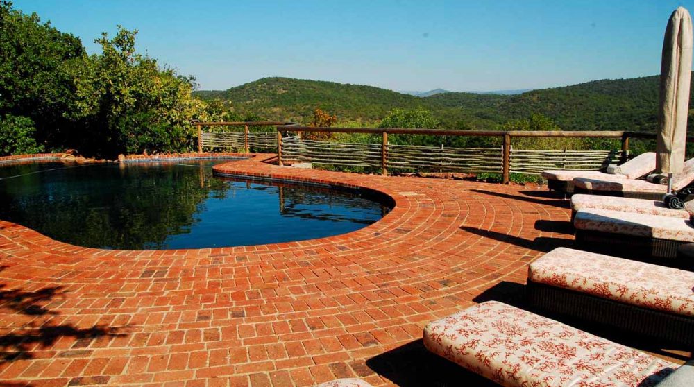 La piscine de l'hôtel Phinda Mountain Lodge