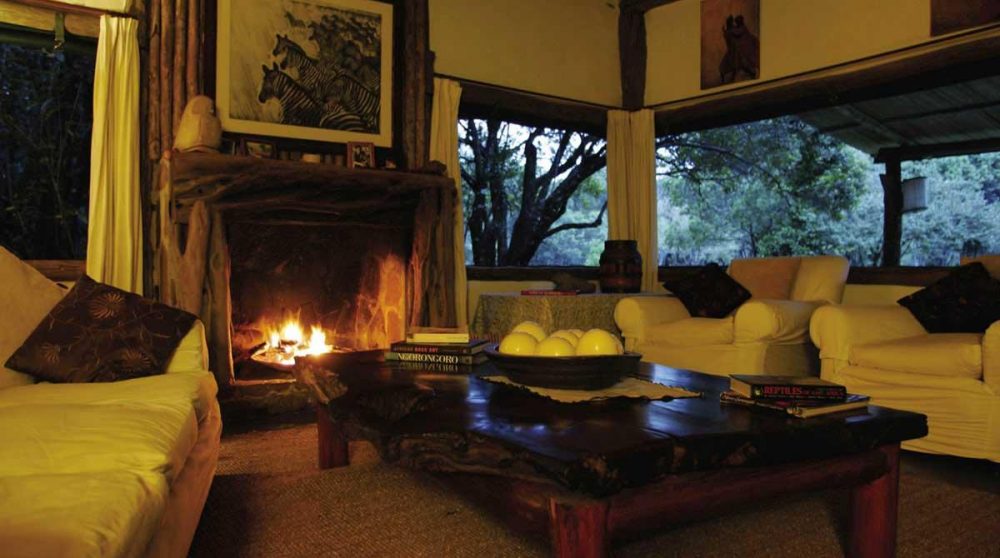 Le salon du Richard's Camp le soir