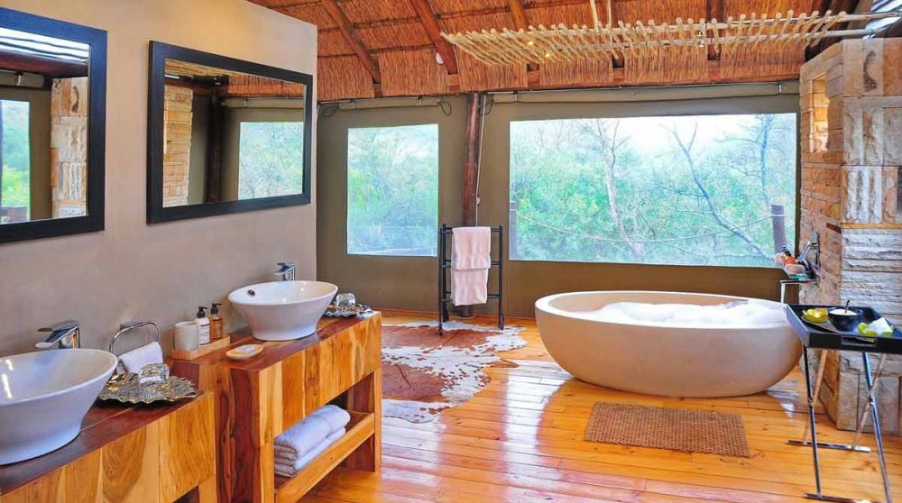 La salle de bains au Shamwari Bayethe Tented Lodge
