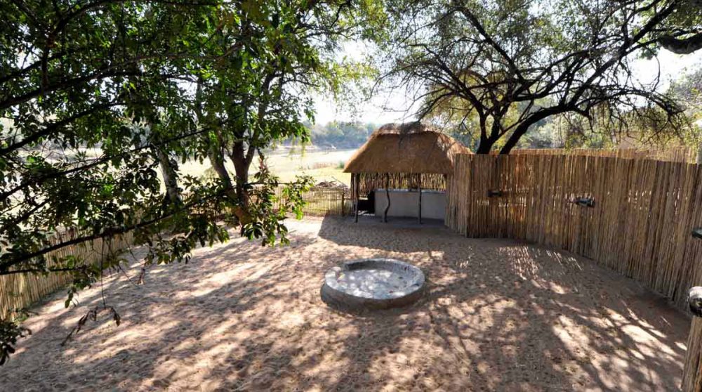 Installation pour un feu au Simbavati