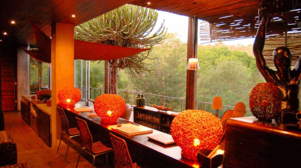 Le bar du Singita Sweni le soir