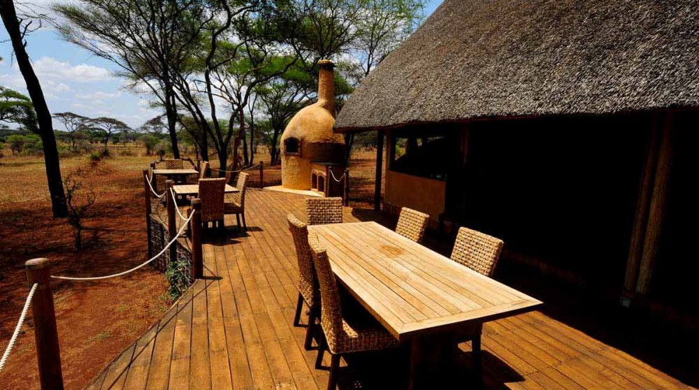 Table pour déjeuner à l'extérieur du Swala Camp