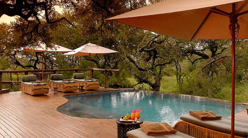 La piscine du Tuningi Safari Lodge