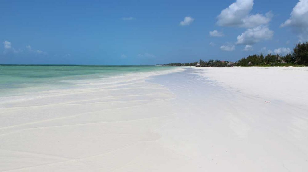 La plage au sable blanc du White Sand Luxury Villas