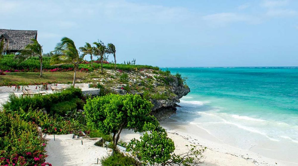 La plage sous l'hôtel