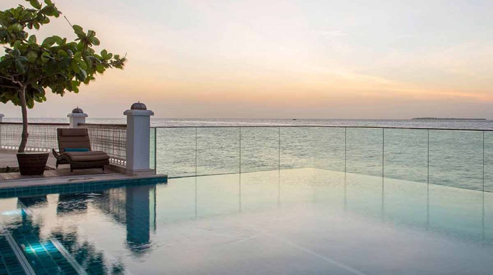 La piscine face à l'océan