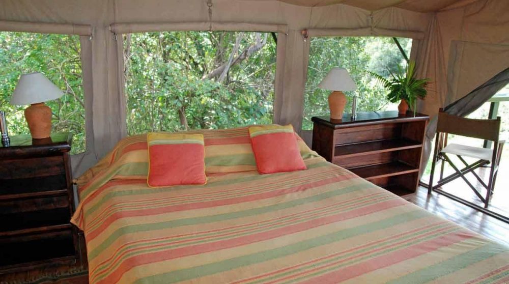 Intérieur d'une tente dans le Masai Mara