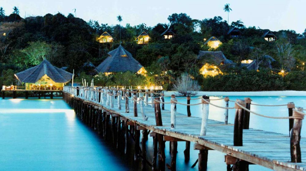 L'hôtel éclairé en fin de journée en Tanzanie