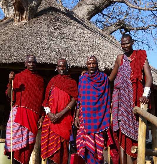 Des masaï au lodge dans le parc de Tarangire
