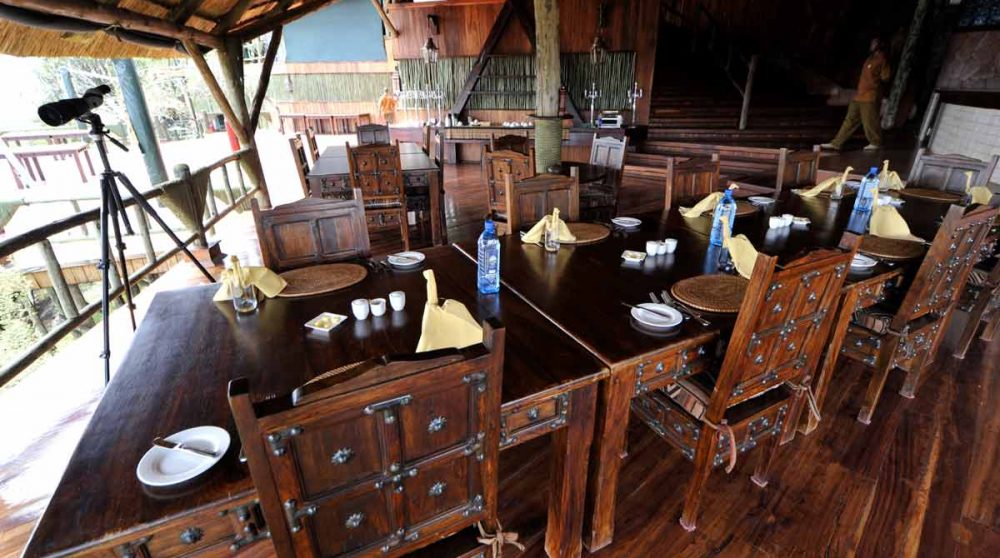 Autres tables au lodge dans le parc du Serengeti