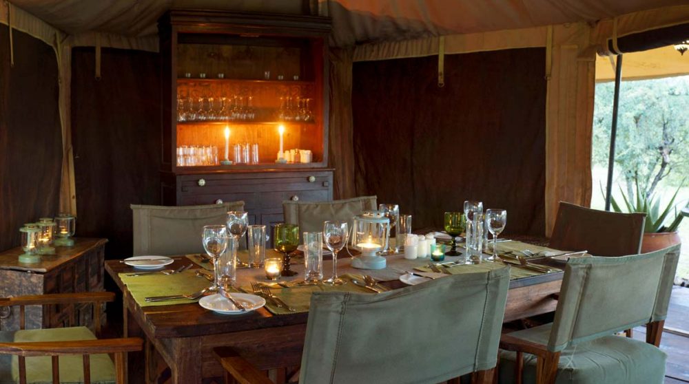 Dîner au restaurant en Tanzanie