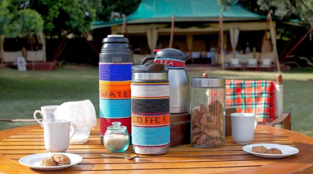 Collation servie dans le jardin au Kenya