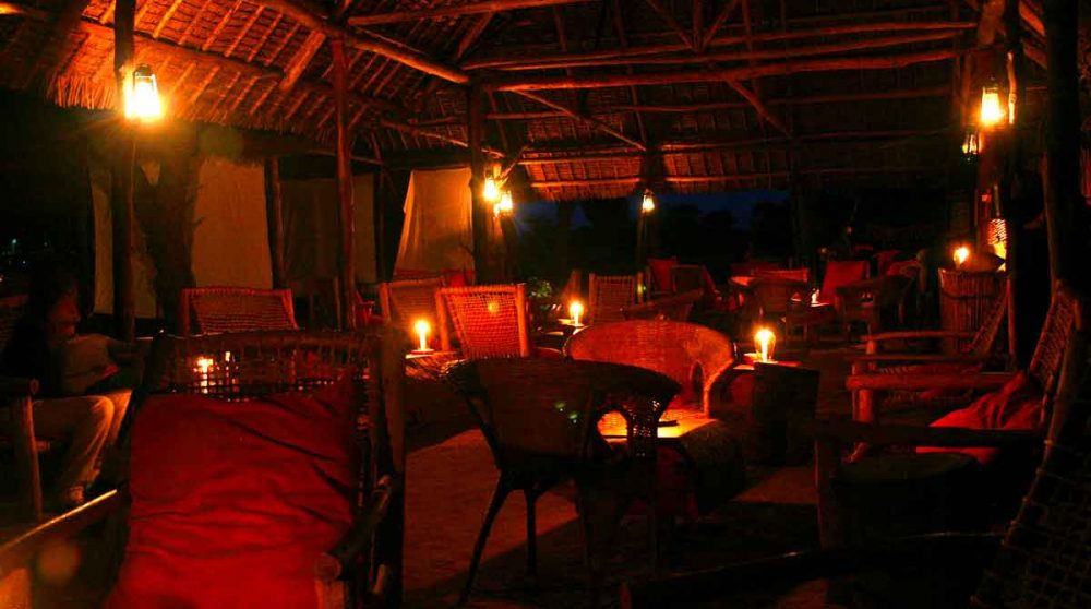 Le camp la nuit en Tanzanie