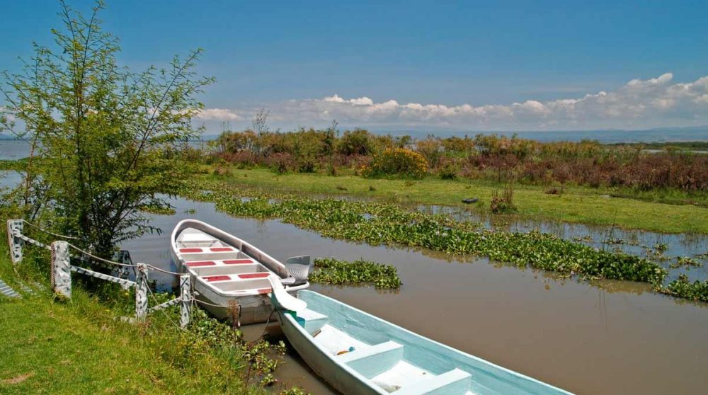 Embarcations sur la rivière au Kenya