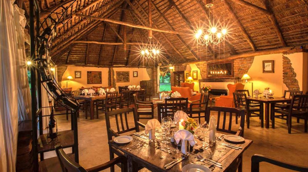 Le restaurant à l'heure du dîner en Tanzanie