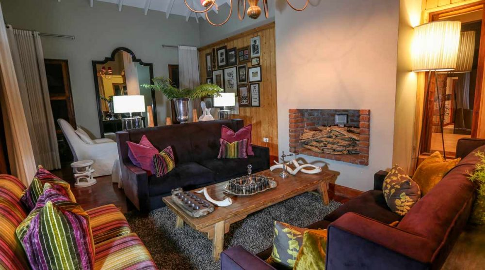 Autre vue du salon le soir en Tanzanie