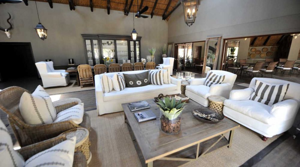 Un autre salon de l'hôtel en Namibie